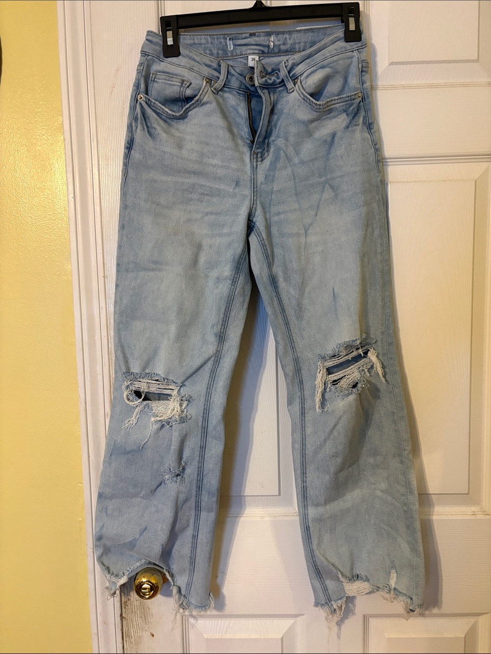 Light Wash Distressed Ripped Jeans